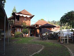 Bantal Guling Villa Bandung