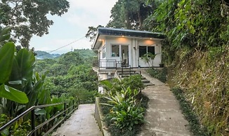 Bantal Guling Villa Bandung