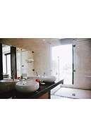 Diamond Bay Golf & Villas