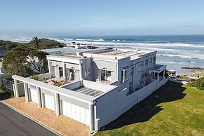 Hermanus Beachfront Lodge