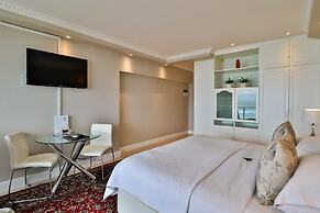 Hermanus Beachfront Lodge