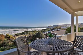 Hermanus Beachfront Lodge