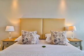 Hermanus Beachfront Lodge