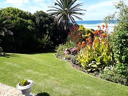 Hermanus Beachfront Lodge