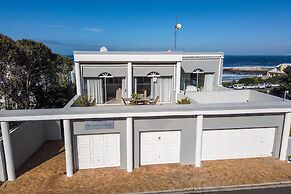 Hermanus Beachfront Lodge