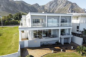 Hermanus Beachfront Lodge