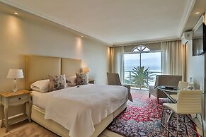 Hermanus Beachfront Lodge