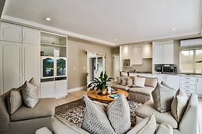 Hermanus Beachfront Lodge