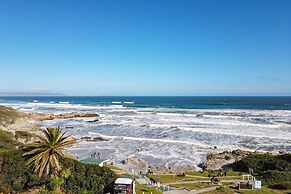 Hermanus Beachfront Lodge