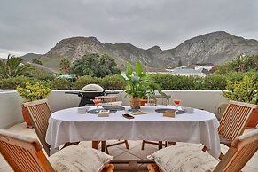 Hermanus Beachfront Lodge