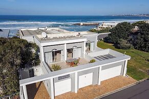 Hermanus Beachfront Lodge