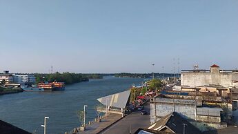 The Port Hostel By Suwatchai