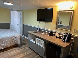 Sunset Motel at Armand's Gardens