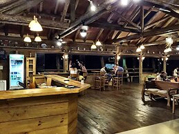 Cachoeira dos Borges Cabanas e Parque