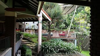 De Ningrat Topas Galeria