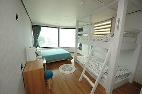 Flat B Hostel - Hostel