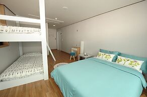 Flat B Hostel - Hostel