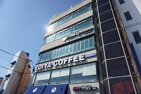 Flat B Hostel - Hostel