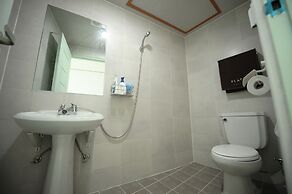 Flat B Hostel - Hostel