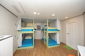 Flat B Hostel - Hostel