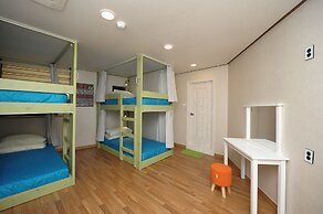 Flat B Hostel - Hostel