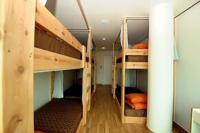 Flat B Hostel - Hostel