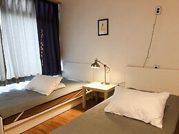 Flat B Hostel - Hostel