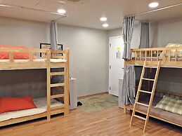 Flat B Hostel - Hostel