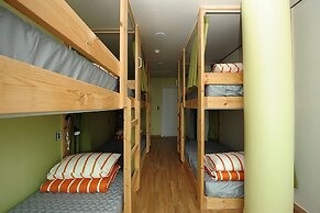 Flat B Hostel - Hostel