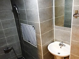 Flat B Hostel - Hostel