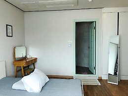 Flat B Hostel - Hostel