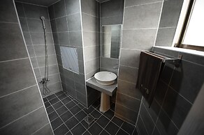 Flat B Hostel - Hostel