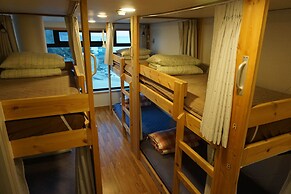 Flat B Hostel - Hostel