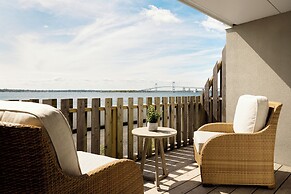 Newport Harbor Island Resort