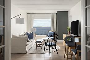 Newport Harbor Island Resort