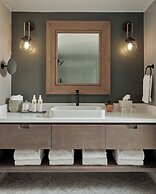 Newport Harbor Island Resort