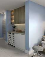 Newport Harbor Island Resort