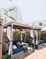 Newport Harbor Island Resort