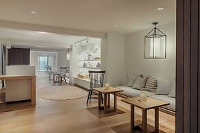 Newport Harbor Island Resort