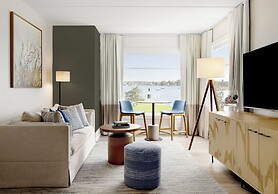 Newport Harbor Island Resort