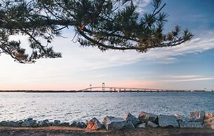 Newport Harbor Island Resort