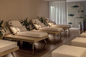 Newport Harbor Island Resort