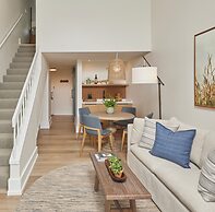 Newport Harbor Island Resort