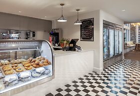 Newport Harbor Island Resort