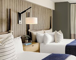 Newport Harbor Island Resort