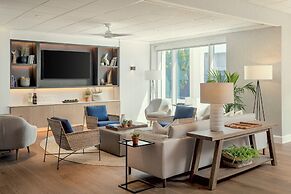 Newport Harbor Island Resort