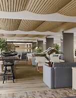 Newport Harbor Island Resort