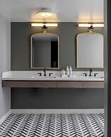 Newport Harbor Island Resort