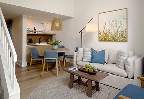 Newport Harbor Island Resort