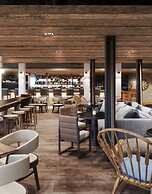 Newport Harbor Island Resort